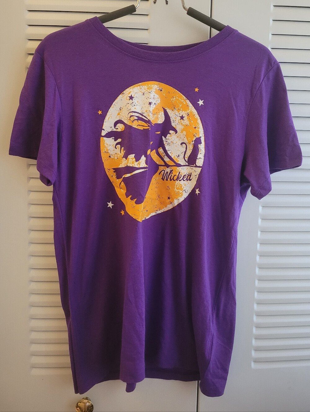 Purple Witch Graphic T-Shirt Size Medium NWOT